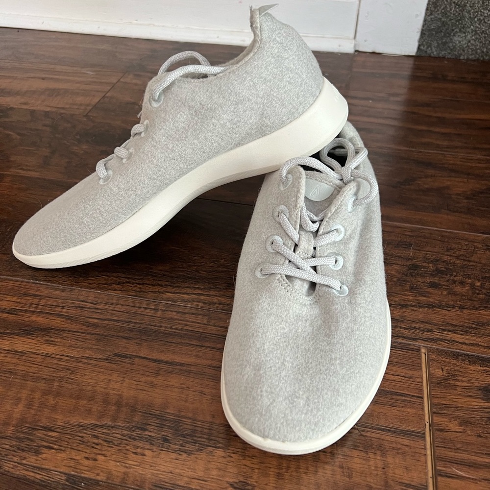 Women’s Allbird sneakers size 10